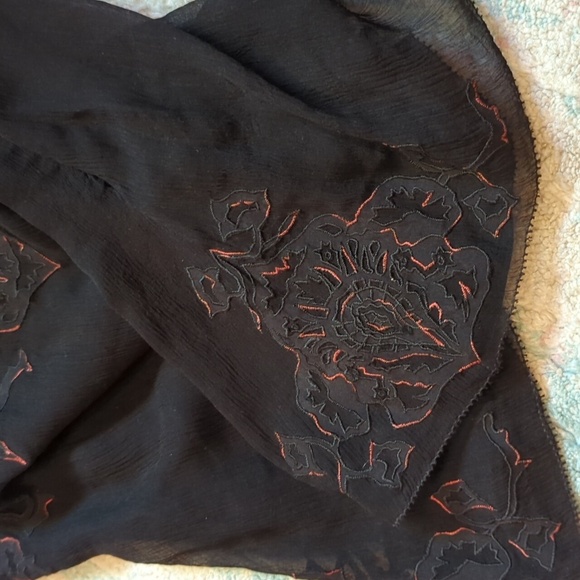 Elie Tahari 100% Silk Top Women's Size Medium Black Embroidered Y2k - Picture 9 of 11